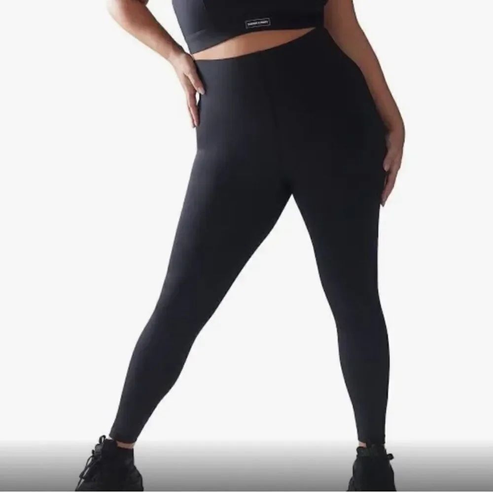SAVAGE X FENTY 1X Black High Waisted Athletic Leggings with Pink Details